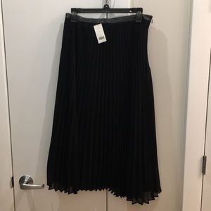 NWT Banana Republic Crepe Pleated Skirt 10